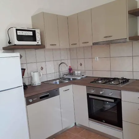In With Two-bedrooms 3 *