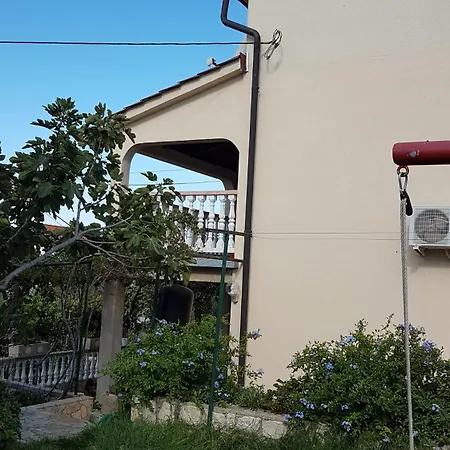 In With Two-bedrooms 3 *