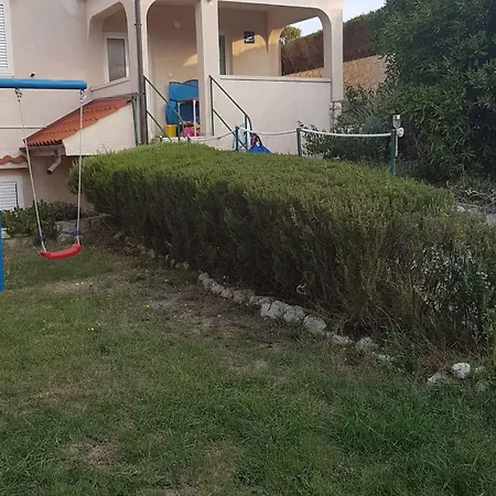 In With Two-bedrooms 3 *