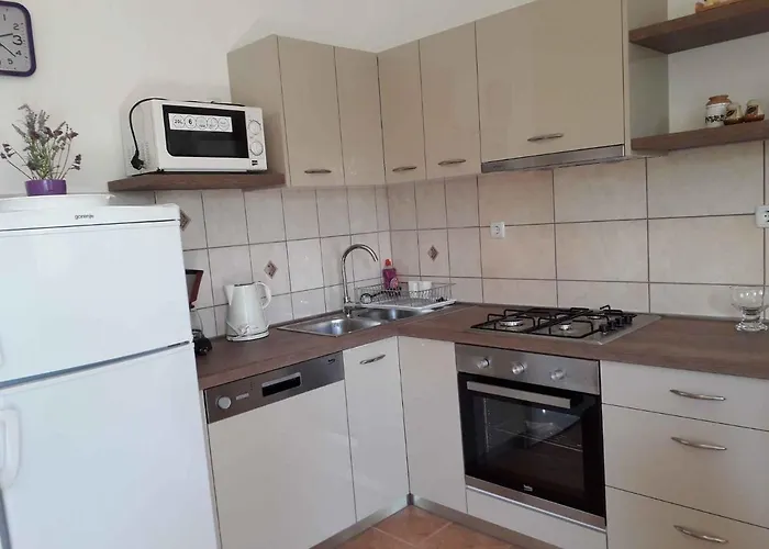 In With Two-bedrooms 3 *