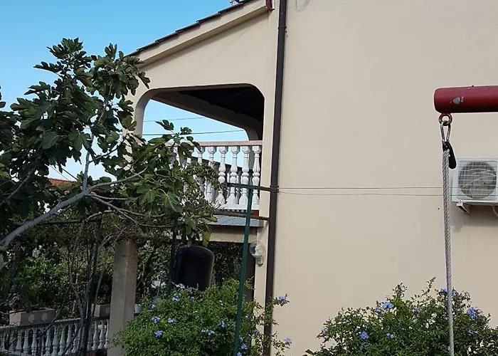 In With Two-bedrooms 3 *